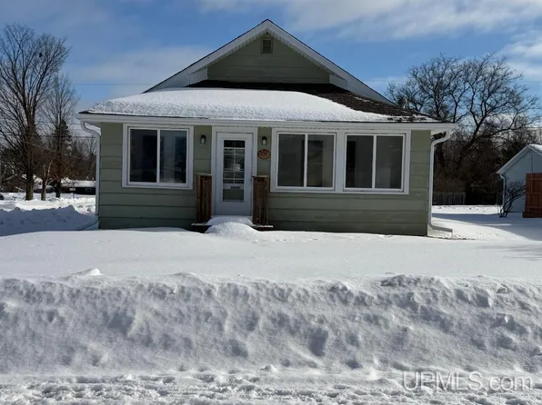 501 Sterling St, Kingsford, MI 49802