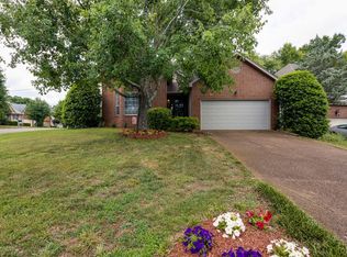 601 Roundhill Pl, Nashville, TN 37211