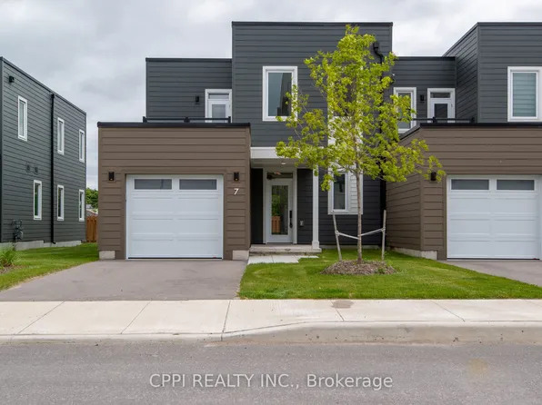 19 West St N #7, Kawartha Lakes, ON K0M 1N0