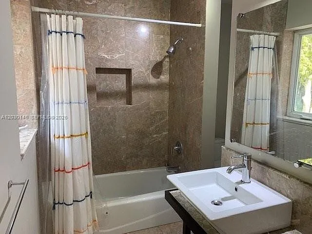 423 Alhambra Cir — Photo 27