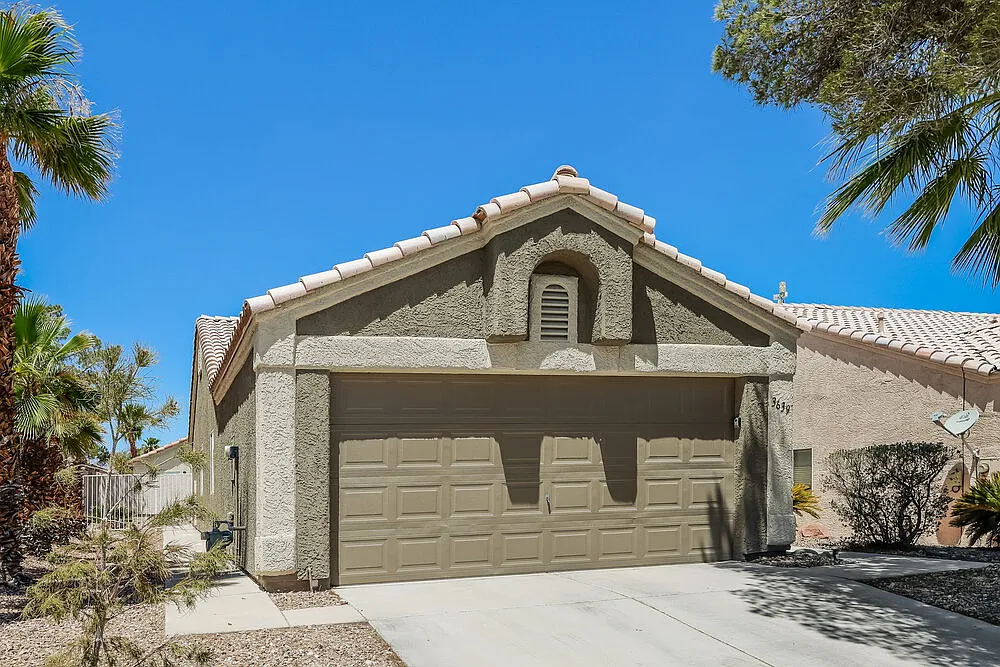 3 bed, 2.0 bath, 1161 sqft, $1,830 — Photo 3