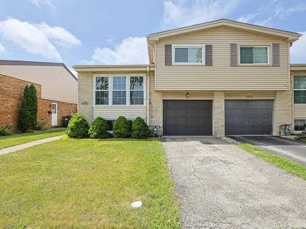 9249 Barberry Ln, Des Plaines, IL 60016