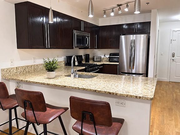 4th image of 5711 Jefferson St APT 209