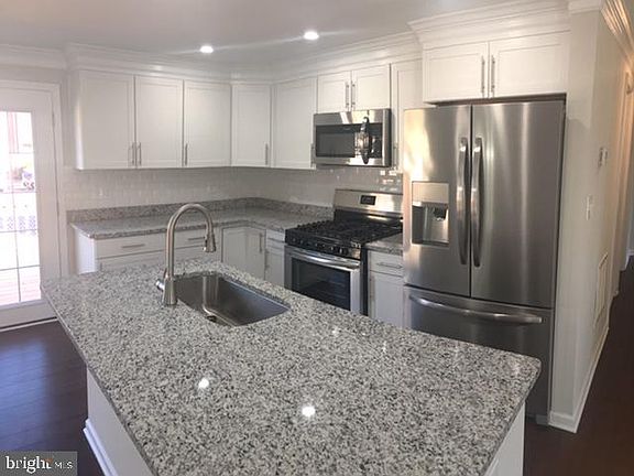 5th image of 3206 Shaw Park Ct