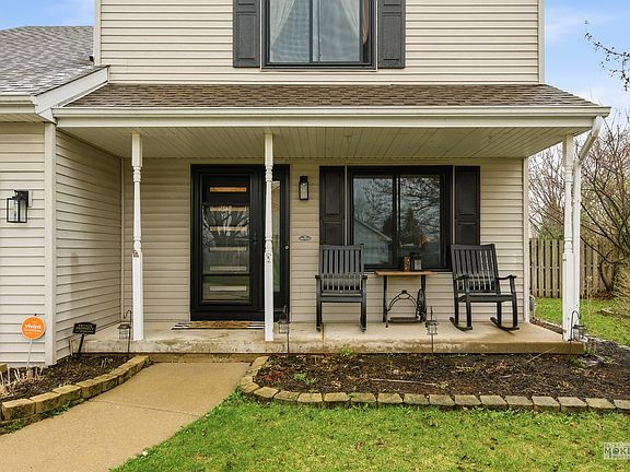 2nd image of 1447 Aspen Ln