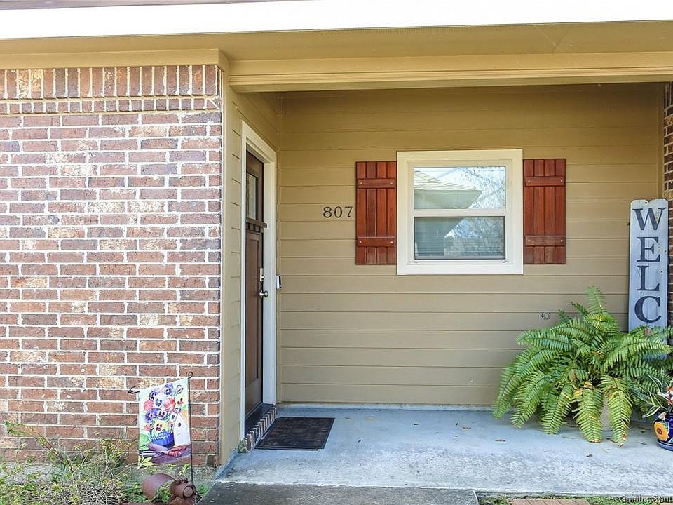 1st image of 807 Dewey St