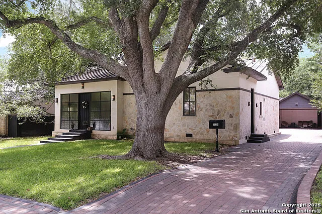 4 bed, 4.5 bath, 2418 sqft, $6,800 — Photo 1