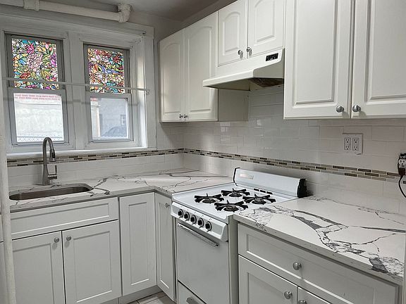 3rd image of 3251 Cambridge Ave