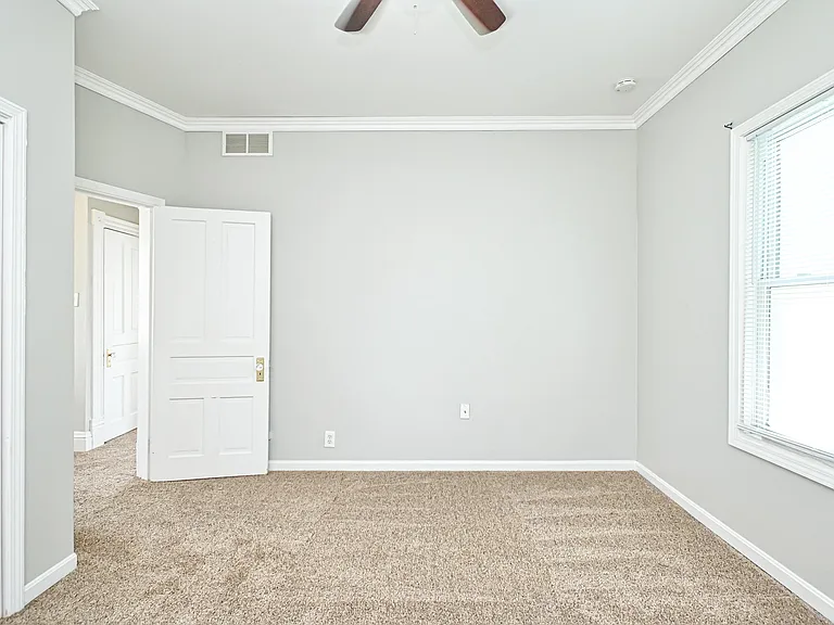 4221 Bell St — Photo 32