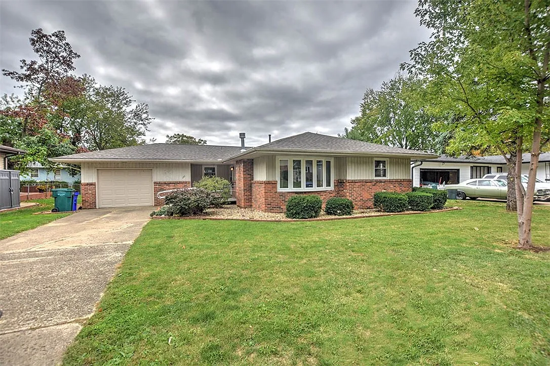 155 Dover Dr photo 1
