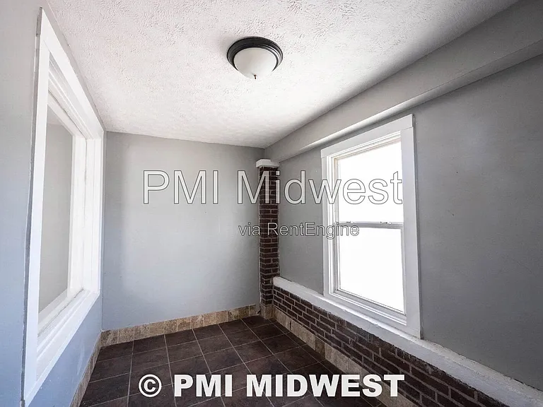 2201 E New York St #B — Photo 4