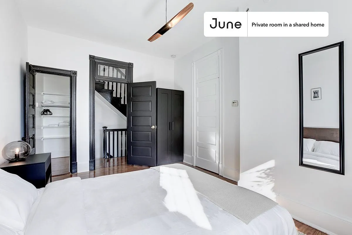 Queen bedroom in 4 bed/1.5 bath home in Capitol Hill #176 1B — Photo 2