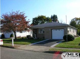 12 Caribbean St, Toms River, NJ 08757