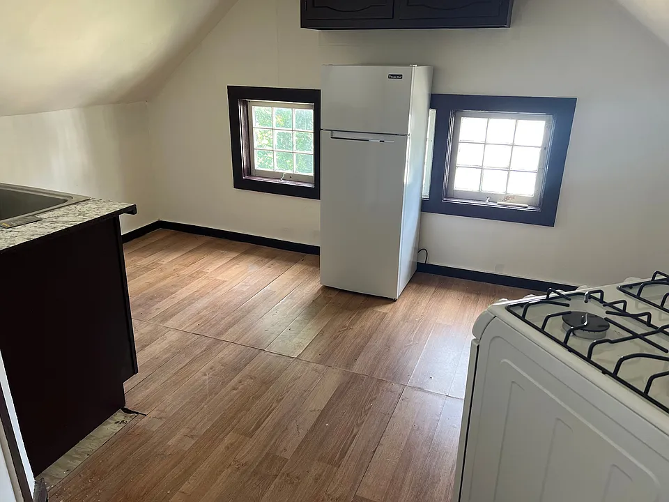 Kitchen w/ new appliances