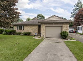 2020 Rockne Dr, South Bend, IN 46617