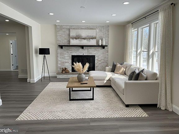 2nd image of 574 Juliana Dr