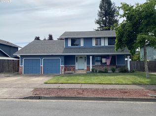 446 71st St, Springfield, OR 97478