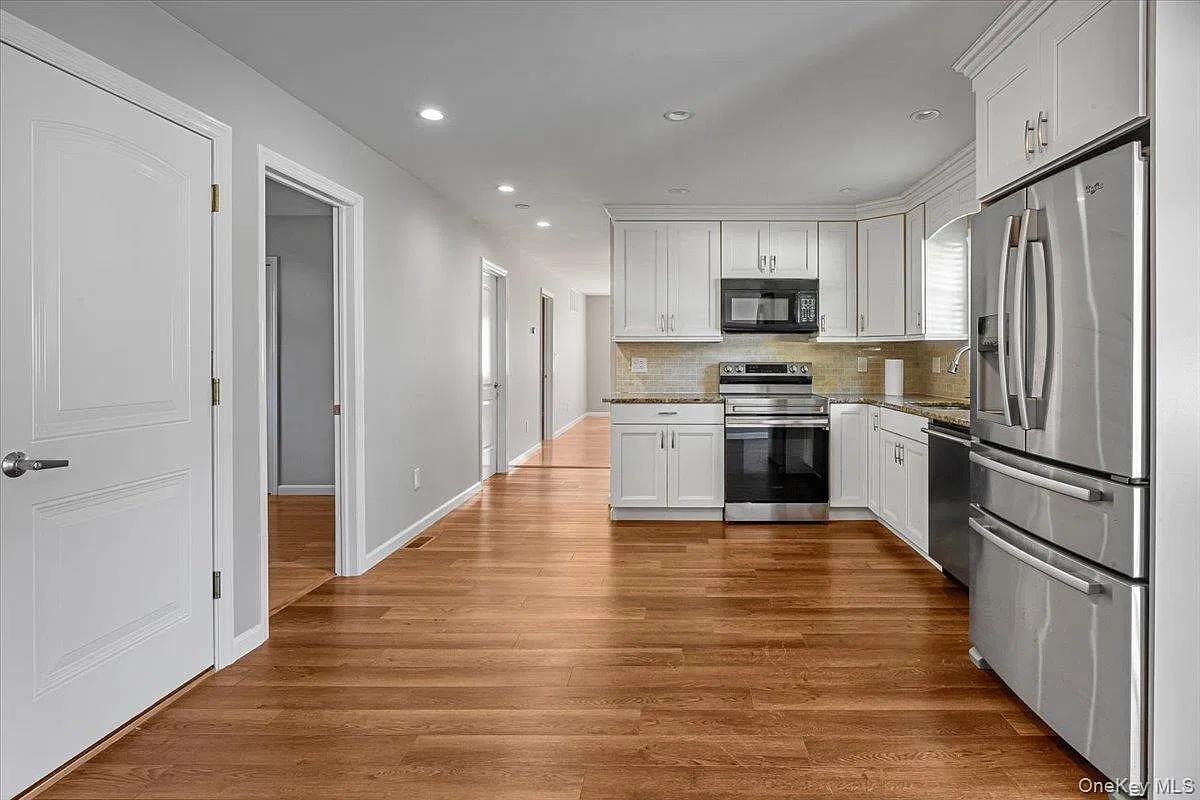 2 bed, 1.0 bath, 850 sqft, $3,200 — Photo 3