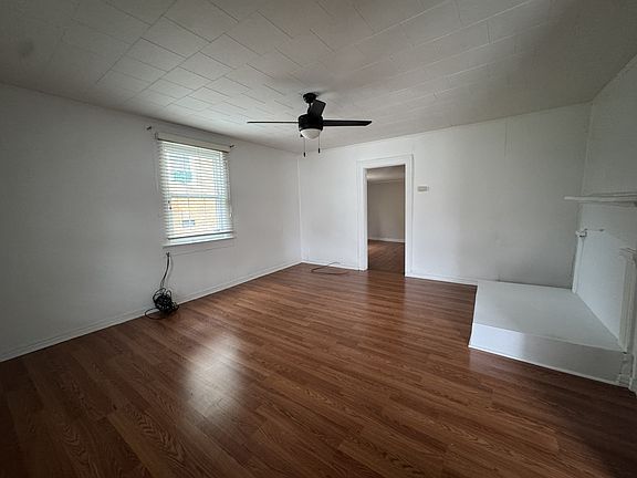 4th image of 117 Railroad Ave