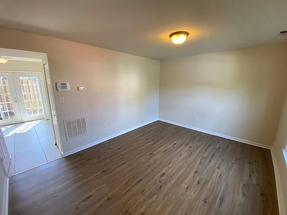 3rd image of 102 Hickok Cir