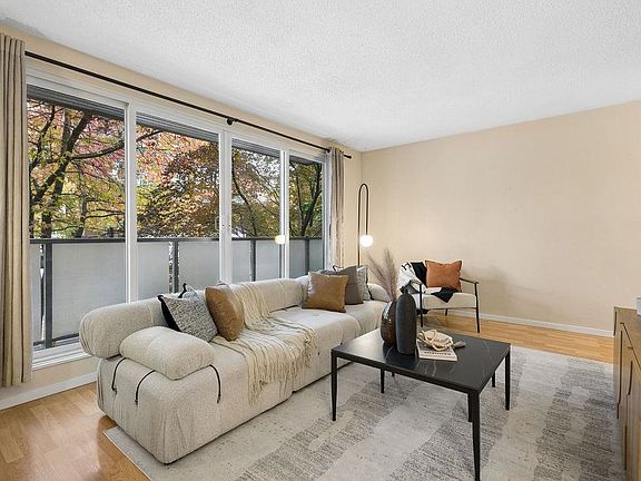3rd image of 224 E 12th Ave #2