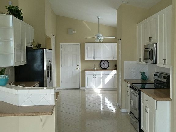 2nd image of 313 NW Shoreline Cir