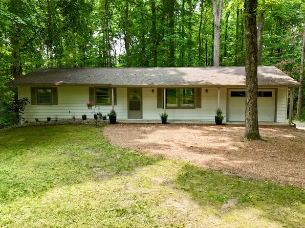 7550 N Lakewood Dr, Unionville, IN 47468