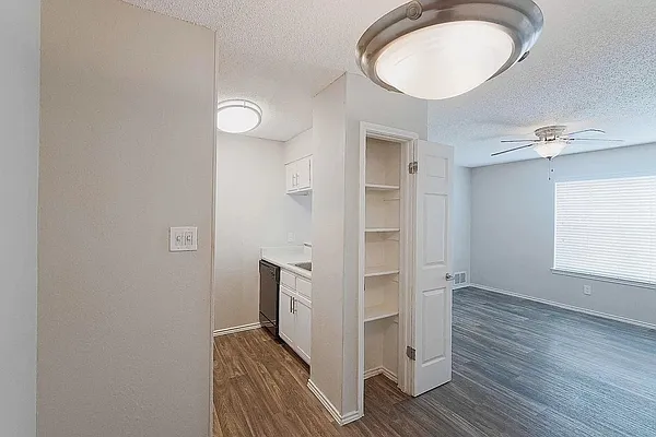 City Crest Apartments — Photo 7