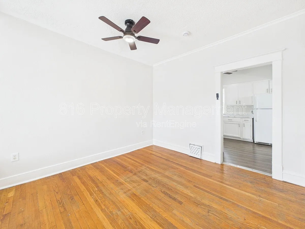 Building Photo - 6921 Prospect Ave #C