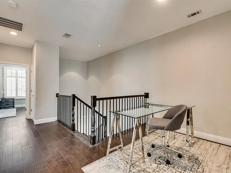 2902 N Pearl St — Photo 21