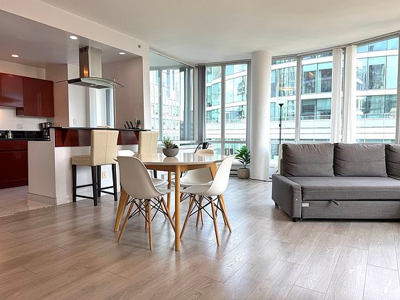 4th image of 1166 Melville St #2605