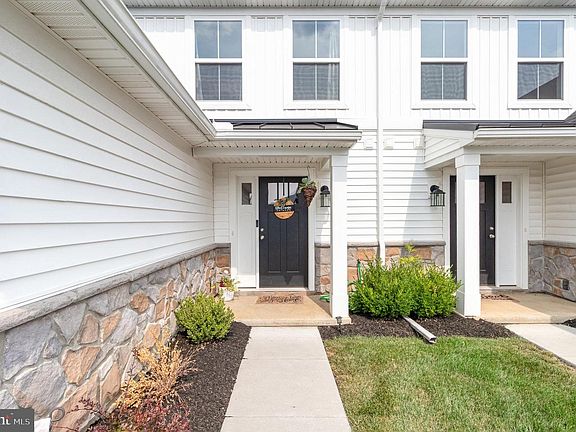 5th image of 13 Shillington Ln