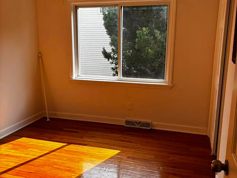 31 Manila Ave #1 — Photo 8