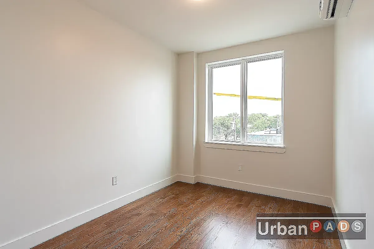 381 De Witt Avenue — Photo 4