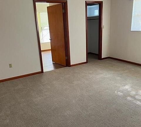 4th image of 1045 SE Sandia Dr