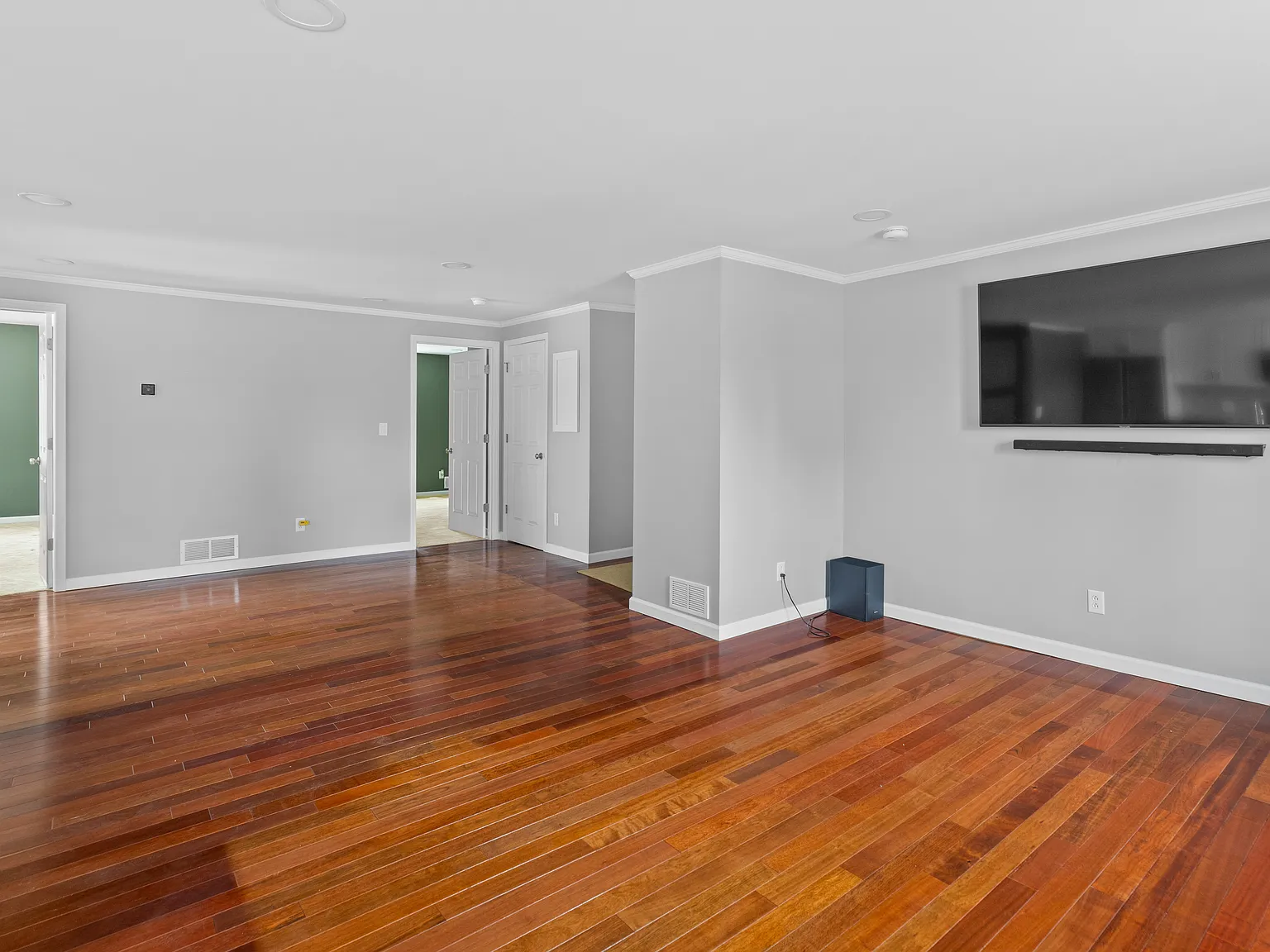 2 bed, 1000 sqft, $2,395 — Photo 3