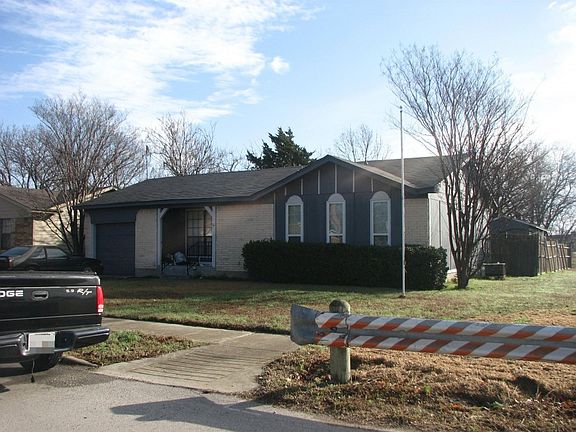 3rd image of 513 Hilltop Ln