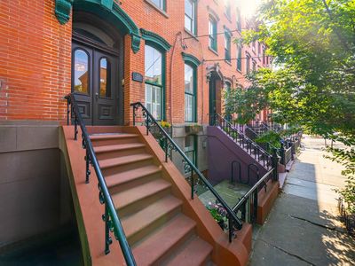223 8th St, Jersey City, NJ, 07302