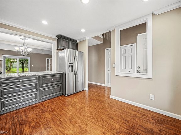 3rd image of 775 Hampton Cir #2