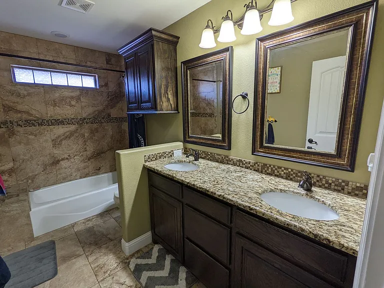 4320 Springwood Dr — Photo 10