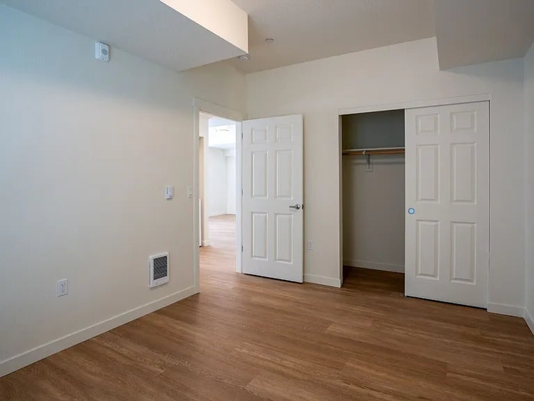 22025 NE HALSEY ST. — Photo 45