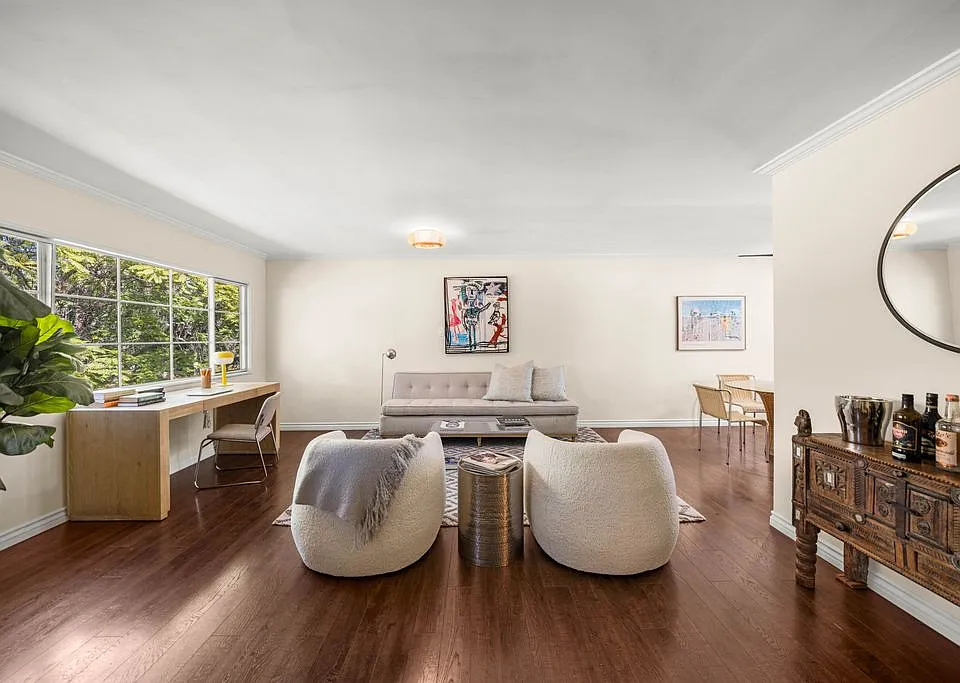 5150 1/2 Village Grn