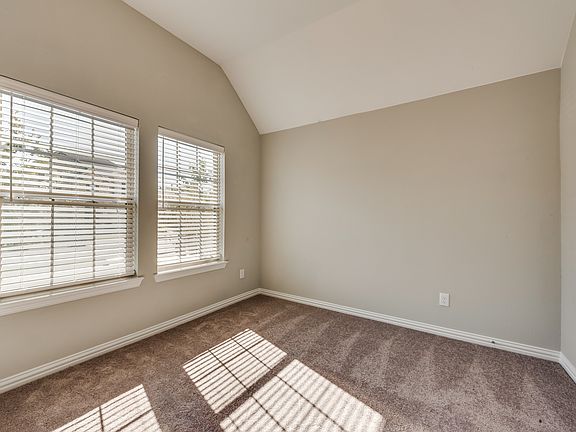 3rd image of 2813 Mesquite Ave