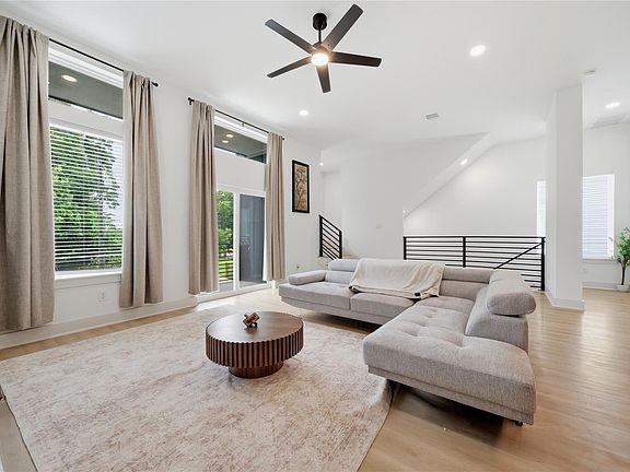 5th image of 5509 Hershe St