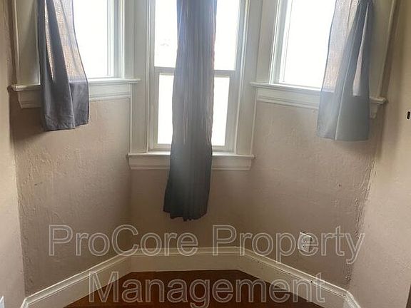 5th image of 422 Dearborn St Unit 6