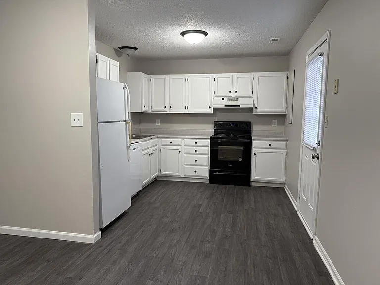 2216 Live Oak Ln — Photo 6