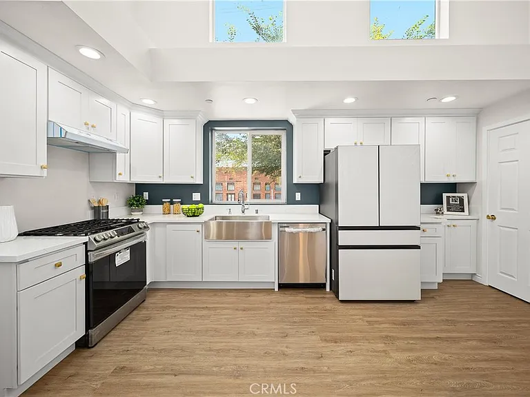 1372 Carmona Ave — Photo 31