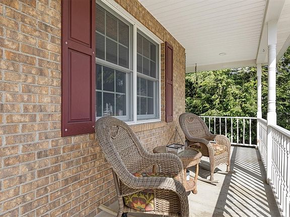 3rd image of 601 Meadowridge Dr