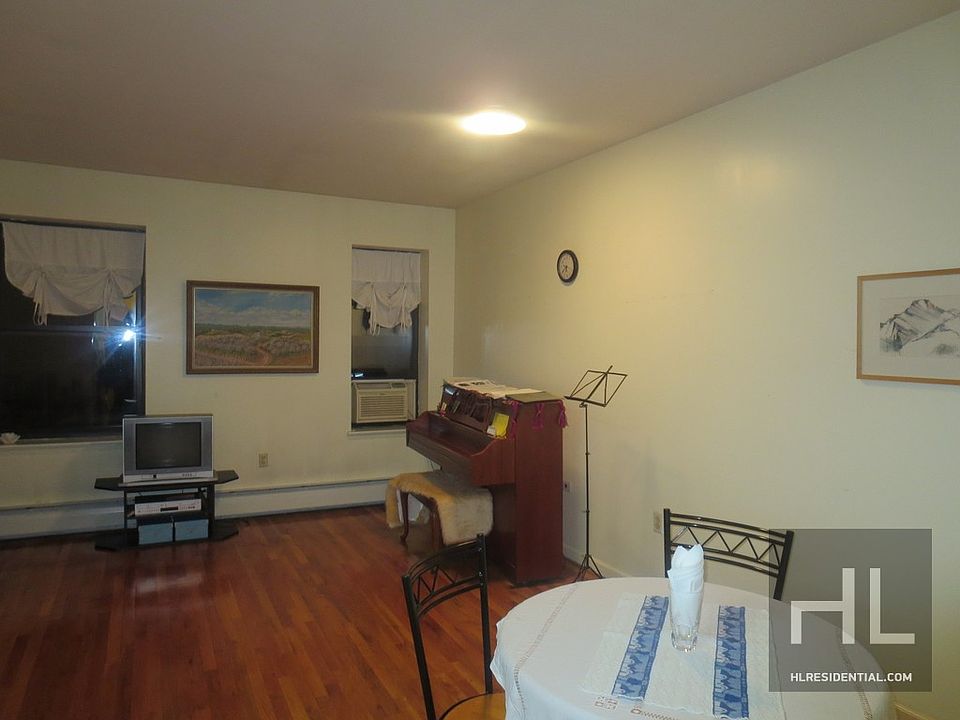 1st image of 323 W 112th St
