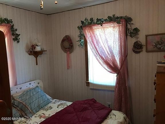 4th image of 830 Cedar Dr